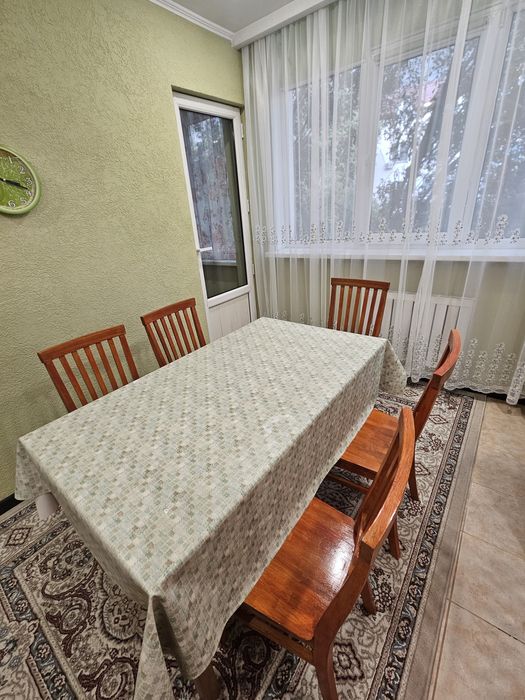 Стол со стульями