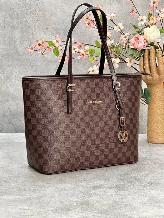 Genti Louis Vuitton noi