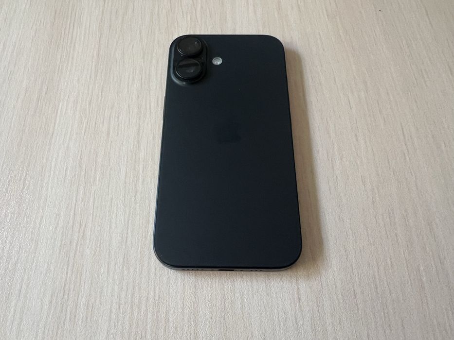 Продавам Apple iPhone 16 128GB