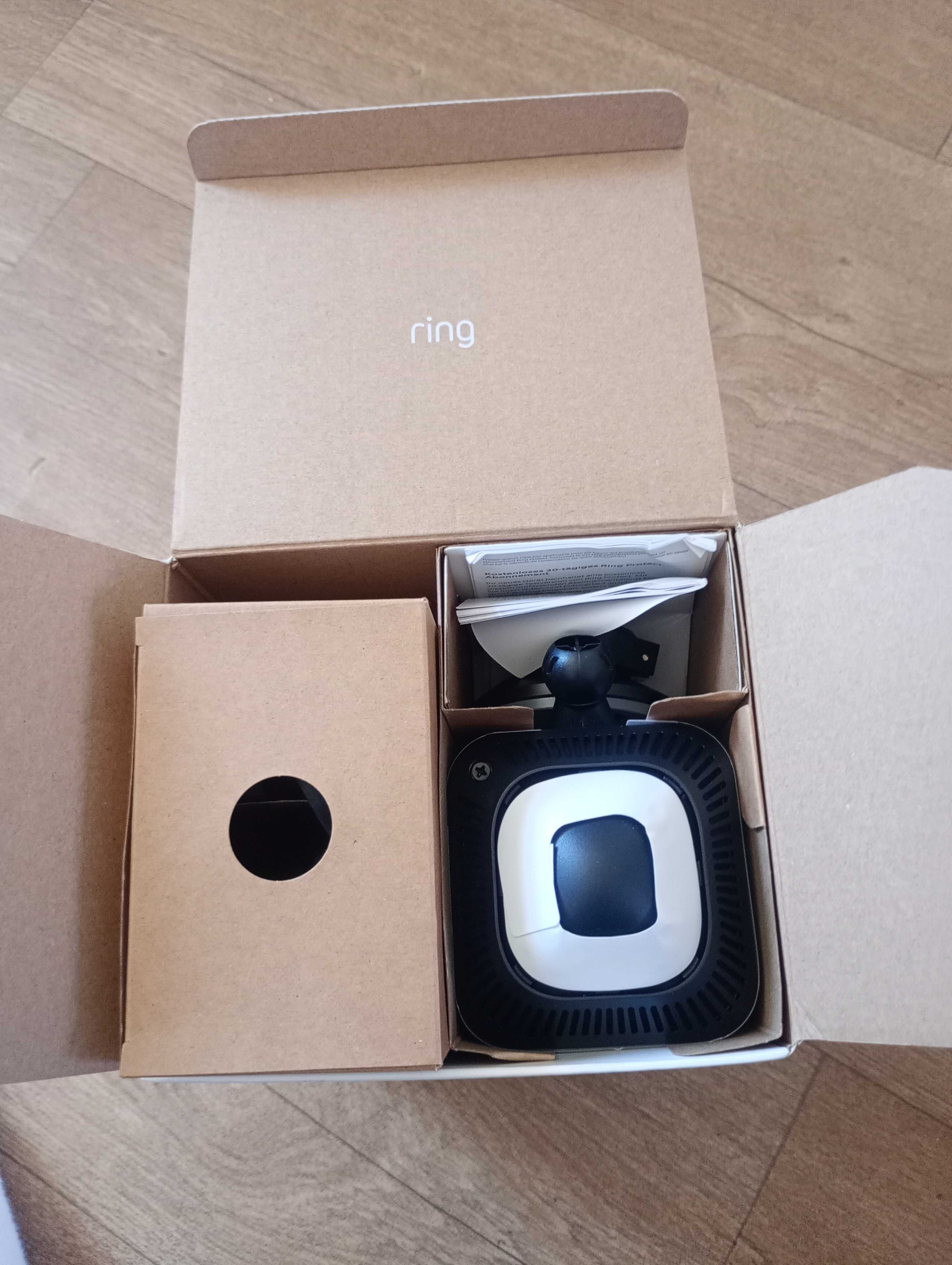 Камера Ring Spotlight cam Plus ,с кабел