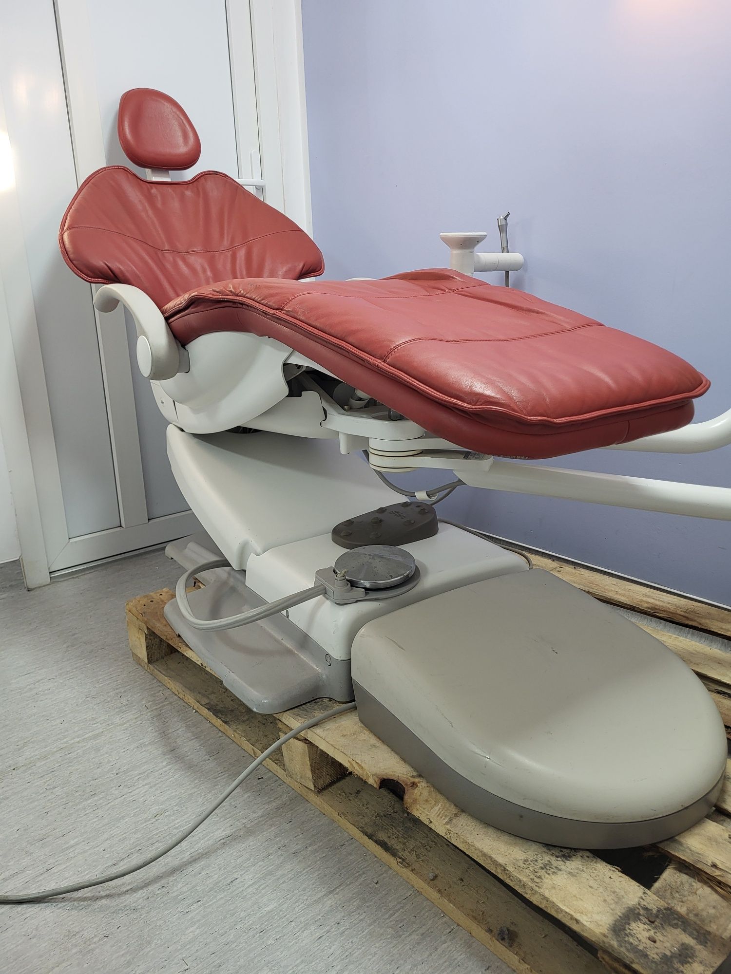 Vând unit dentar A-dec