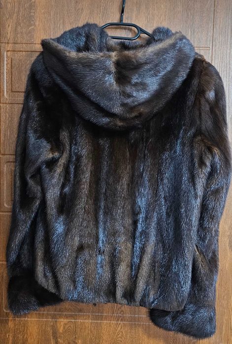 Дамско палто от естествена норка с качулка
