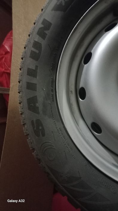 Покрышка с дисками зимние шипованные  4 штуки