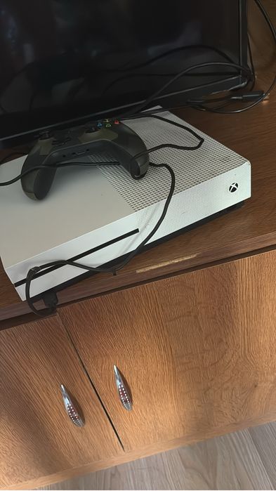 Vand xbox de 1 terra memorie