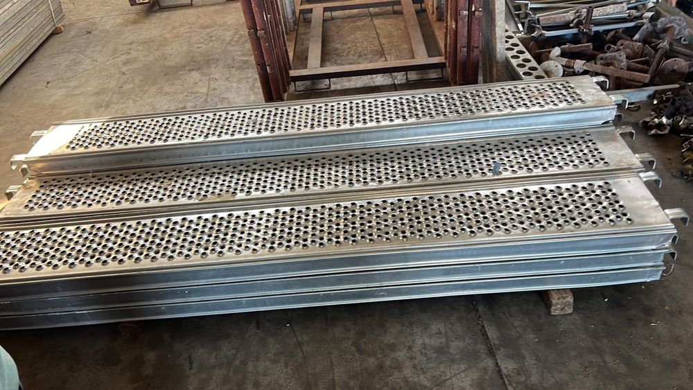 Inchiriez schela îngustă 0.6 m..0.5m