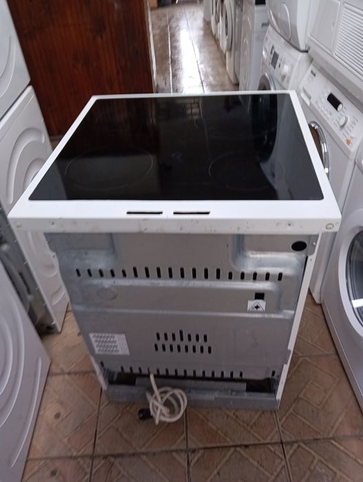 Свободно стояща печка с керамичен плот Elektrolux с 2 години гаранция!