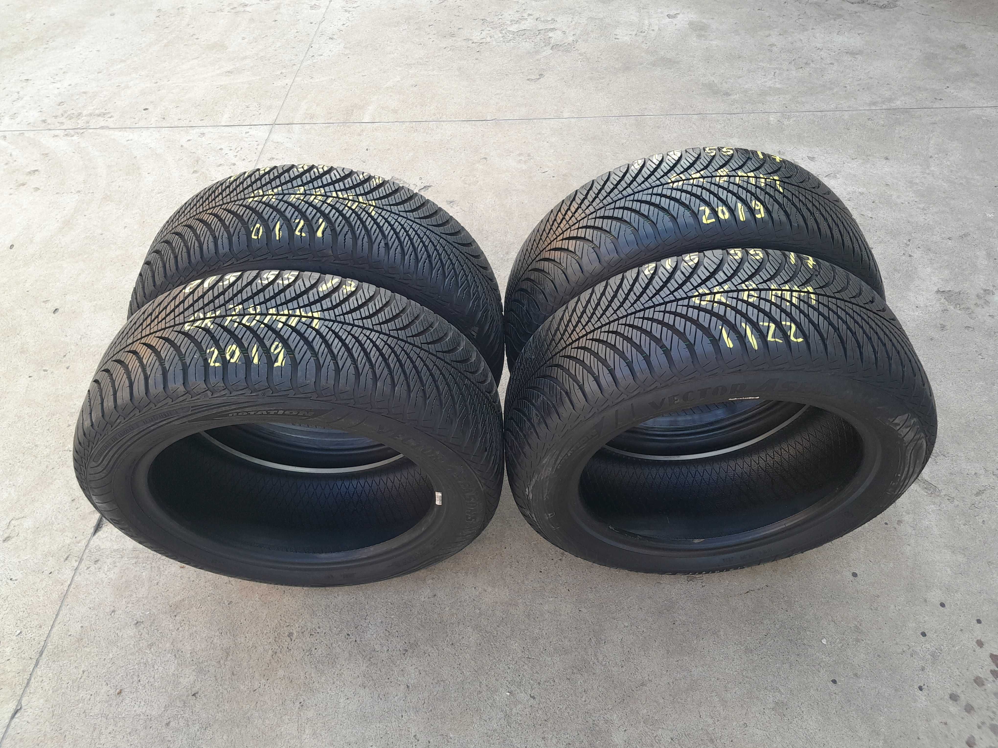 Set de 4 anvelope 215 55 17 goodyear vector 4 season profil 7,8 mm