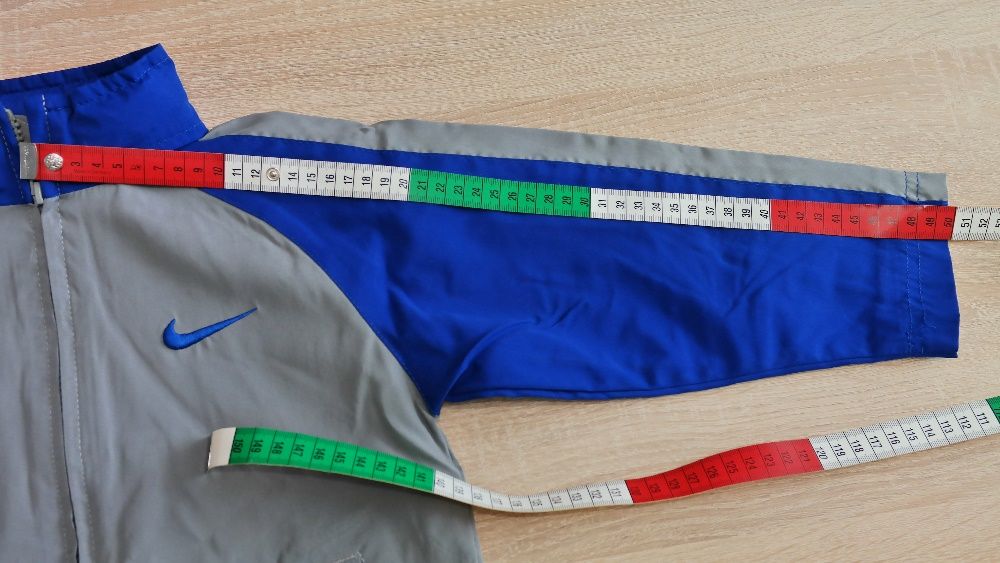 Vand trening NIKE, nou,de fas ,captusit, marime 4ani