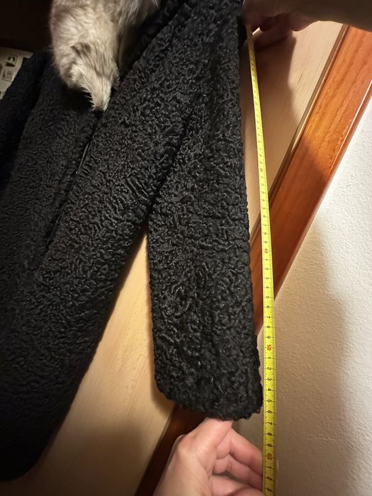 Haina de blana de astrahan cu guler din blana de vulpe