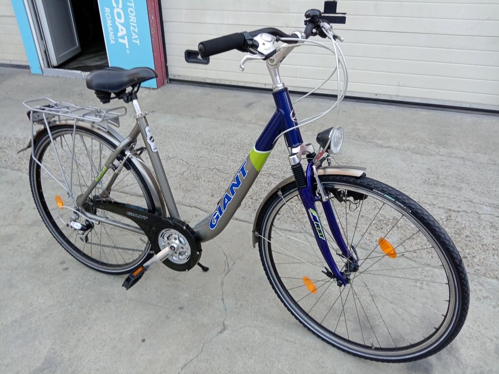 Vând bicicleta din aluminiu pentru damă