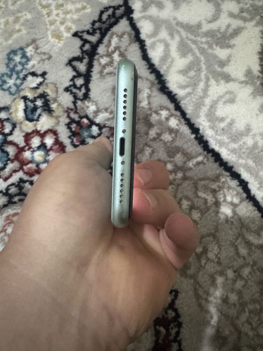 Iphone 11 идеал сотилади