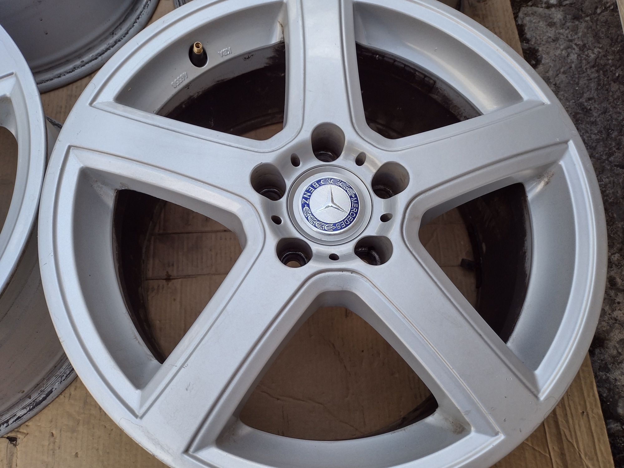 Перфектни Dezent 17-5x112 et50  8.5j Mercedes