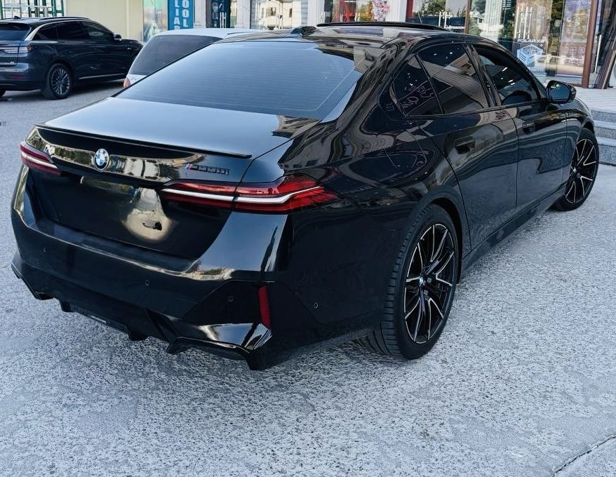 BMW Xdrive 530i 2024 год
