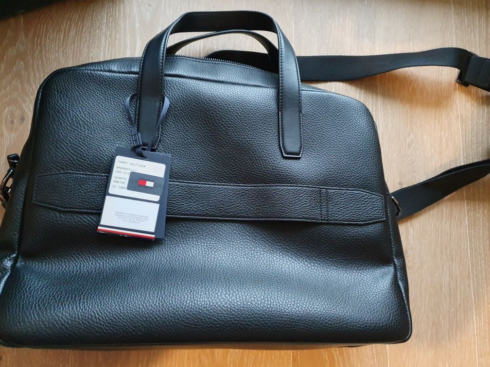 Noua geanta de laptop Tommy Hilfiger