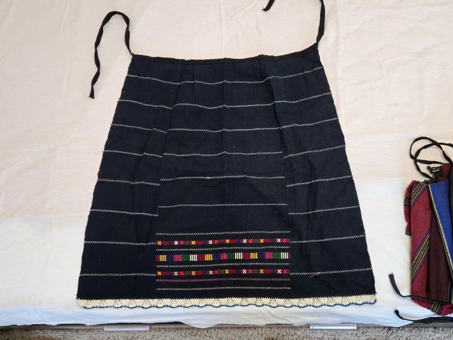 Продавам ръчно тъкани капански престилки