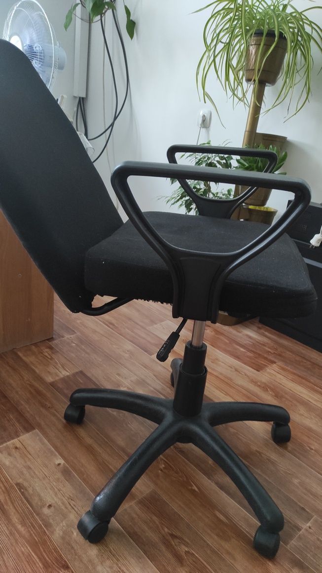 стулья офисные,продам