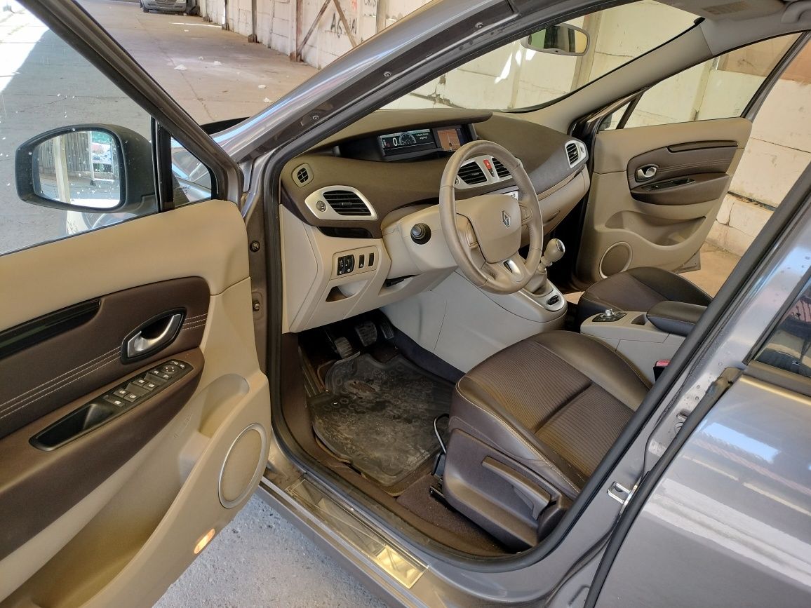 Renault Grand Scenic 2010 întreținută