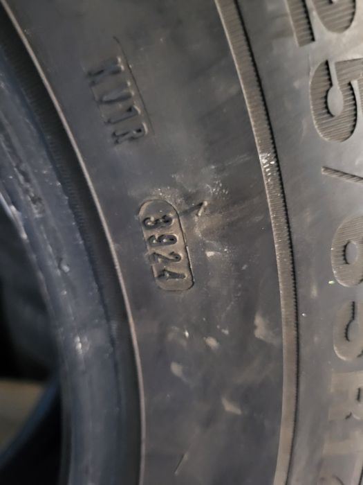 2 бр зимни 225/65/17 Dunlop