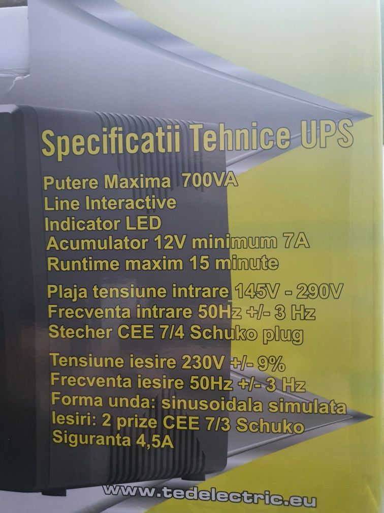 UPS 700VA / 450W LCD display Line Interactive cu stabilizator 2 iesiri