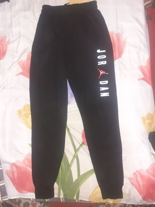 Продаёться женский костюм.""JORDAN".чёрного цвета.привезённый из кореи