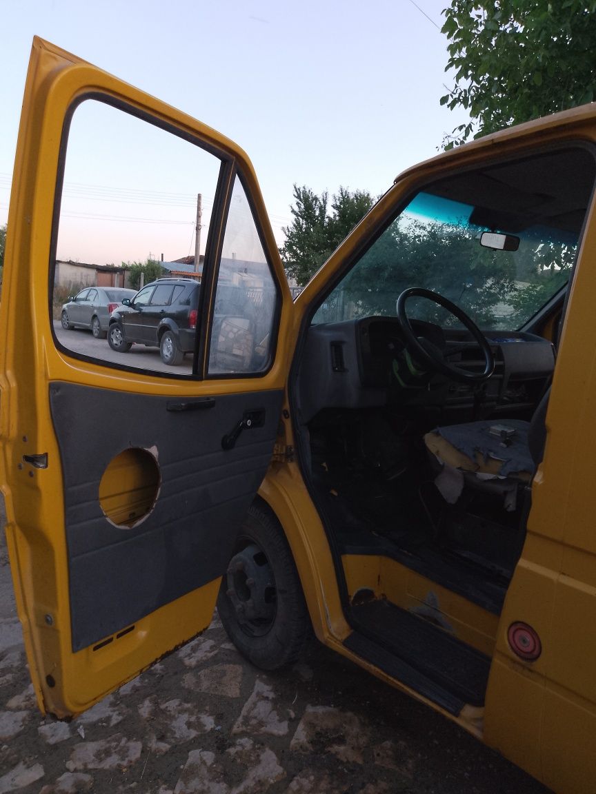 Продавам ford transit