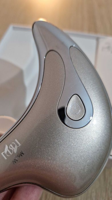 Facial massage device