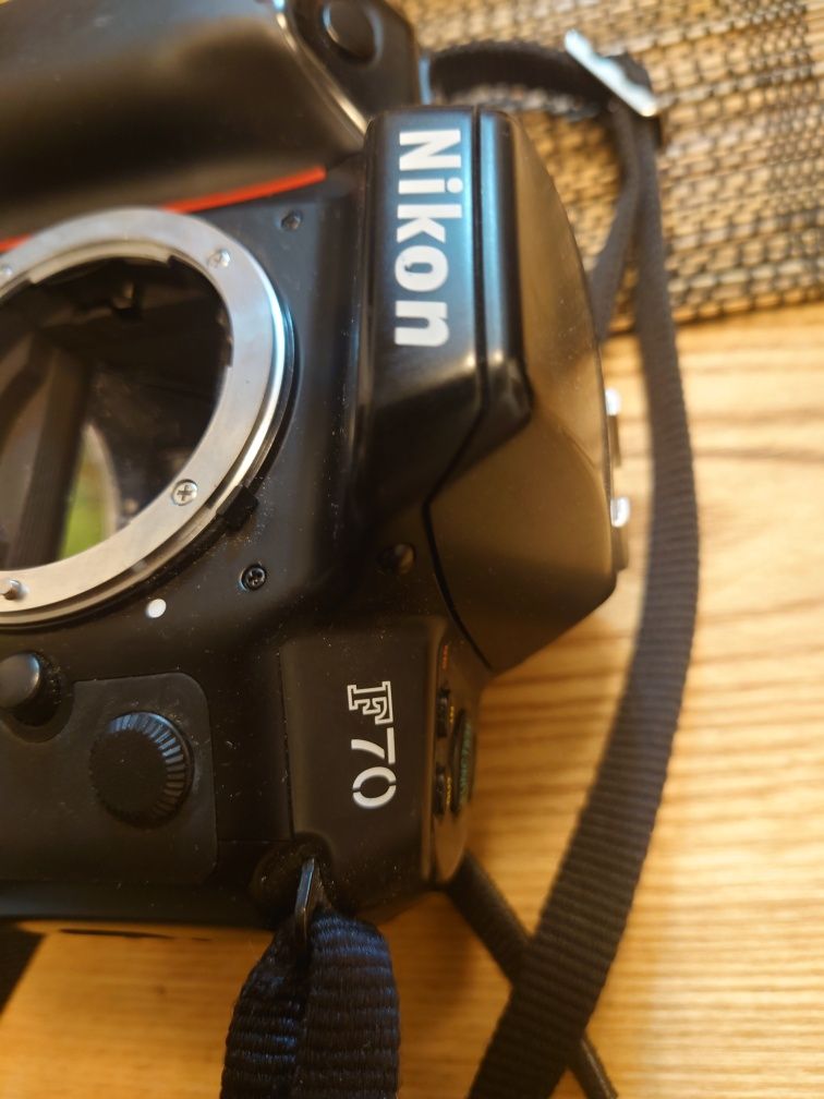 SLR Nikon F70 functional