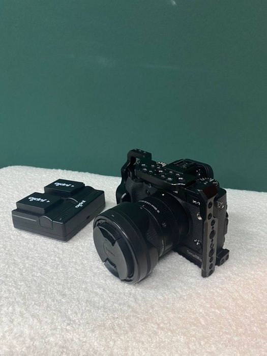 Продаю Fujifilm X-T3 + объектив Sigma 18-50mm 2.8