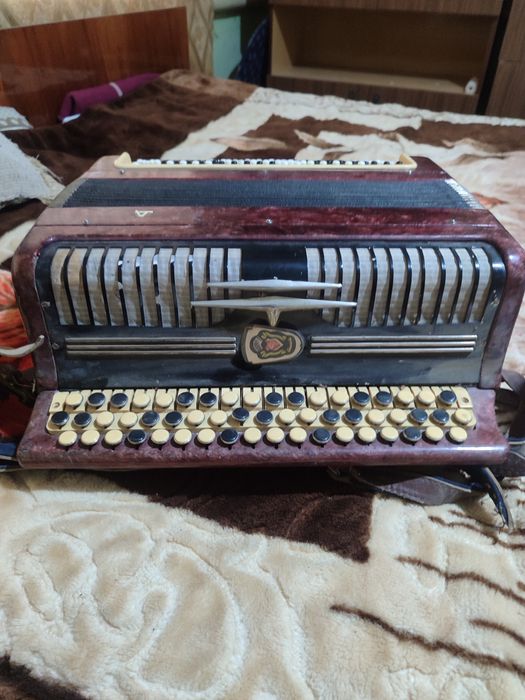 Продаётся баян в хорошем состоянии