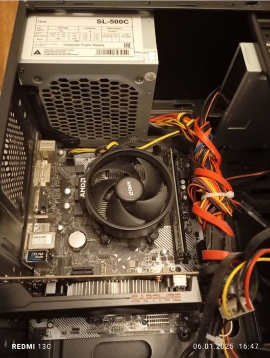 Calculator desktop sistem PC cu monitor și tastatura inclus