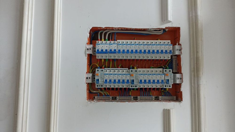 Elektr Xizmatlari / Электр хизматлари