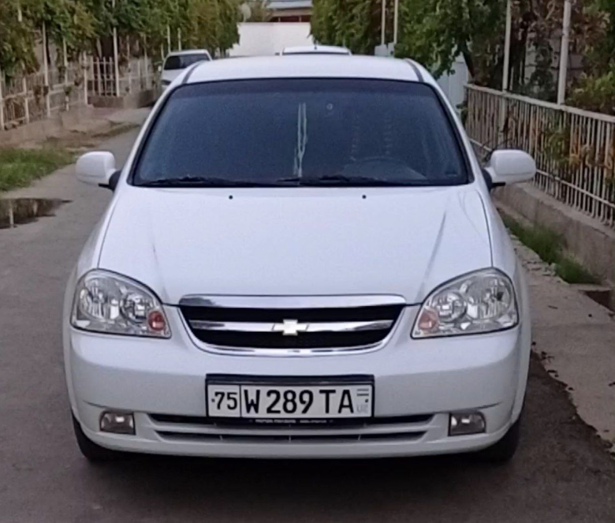 Oq Lacetti sotiladi