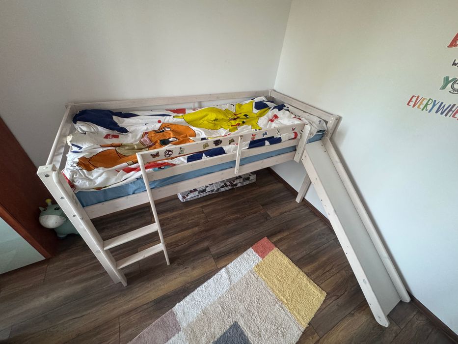 Детско легло с пързалка