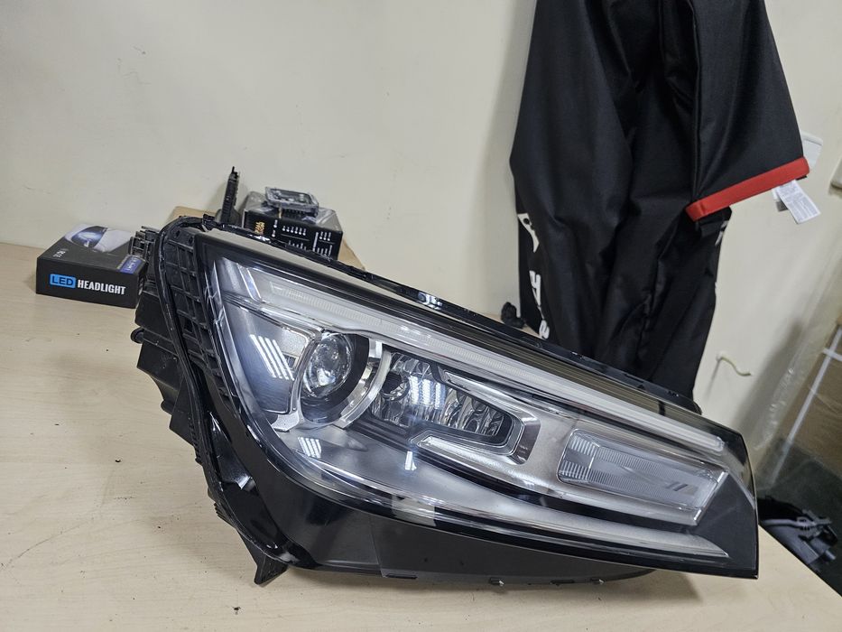 Американски десен фар Audi Q5 usa far ауди кю5