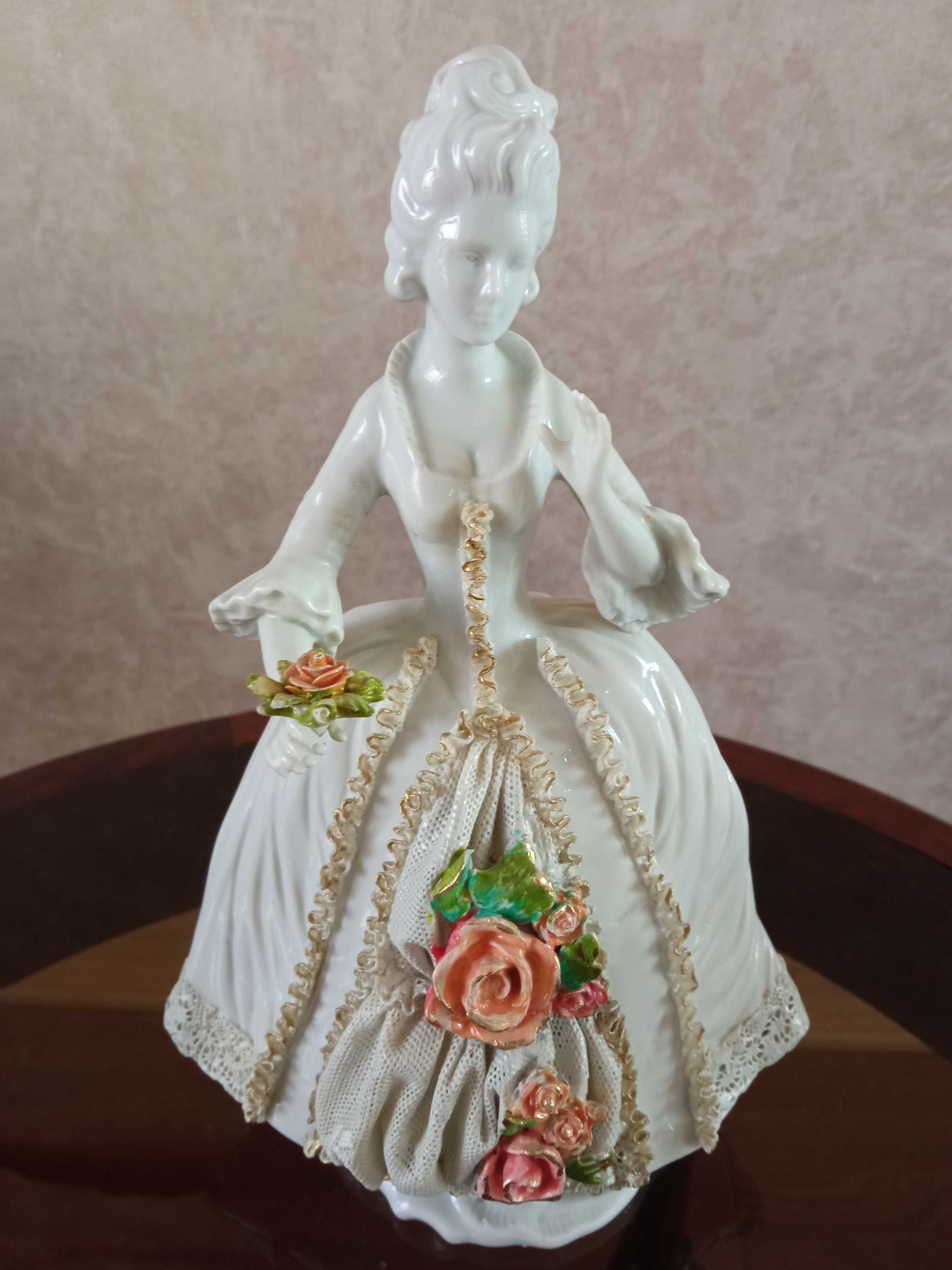Немецкая статуэтка дама с цветком