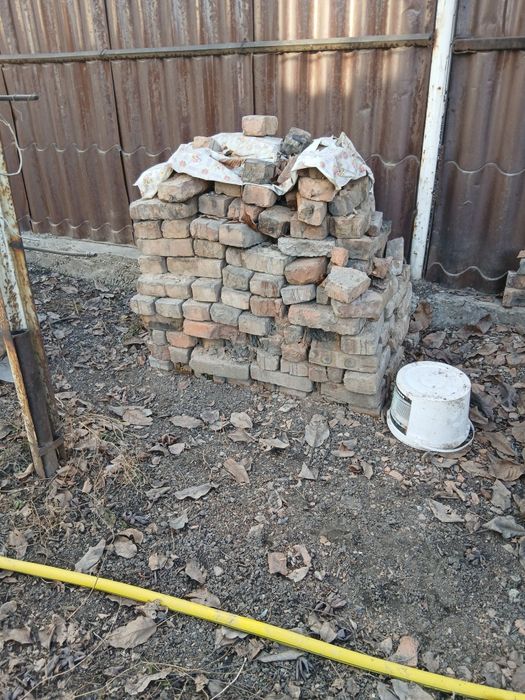 Кирпичи бу,в хорошем состоянии самовывозом, отдам даром