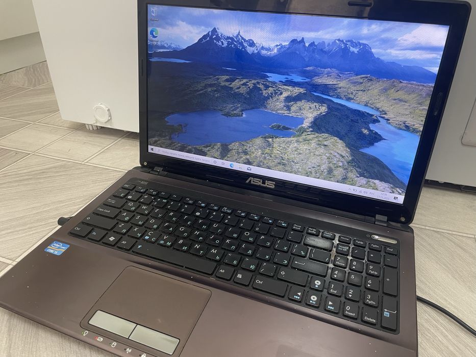 ноутбук Асус в хорошем состоянии