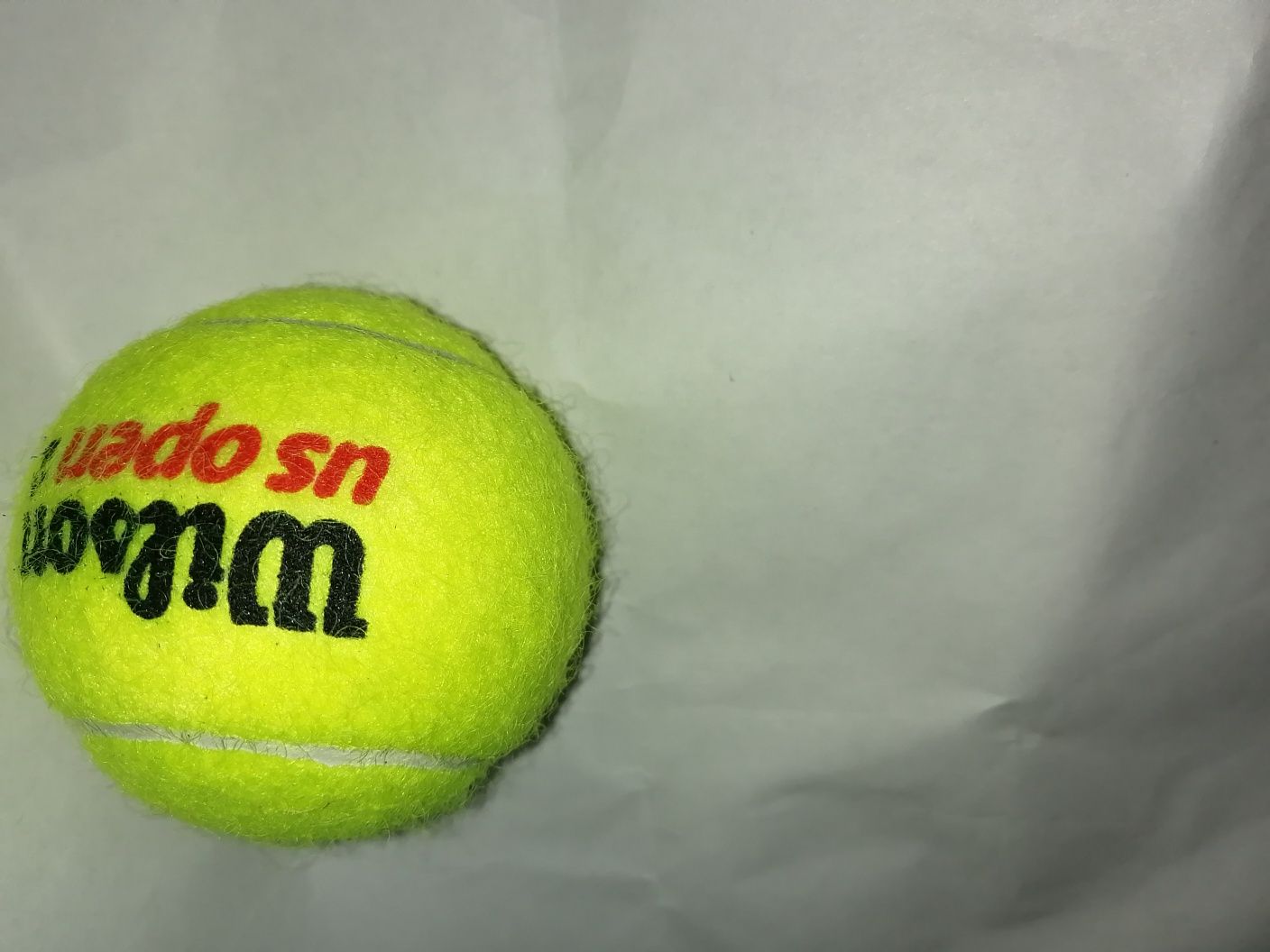 Minge de tenis Wilson cu semnătura Simonei Halep inscriptionată