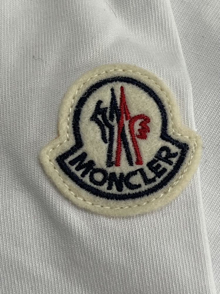 Тениска на Moncler L размер