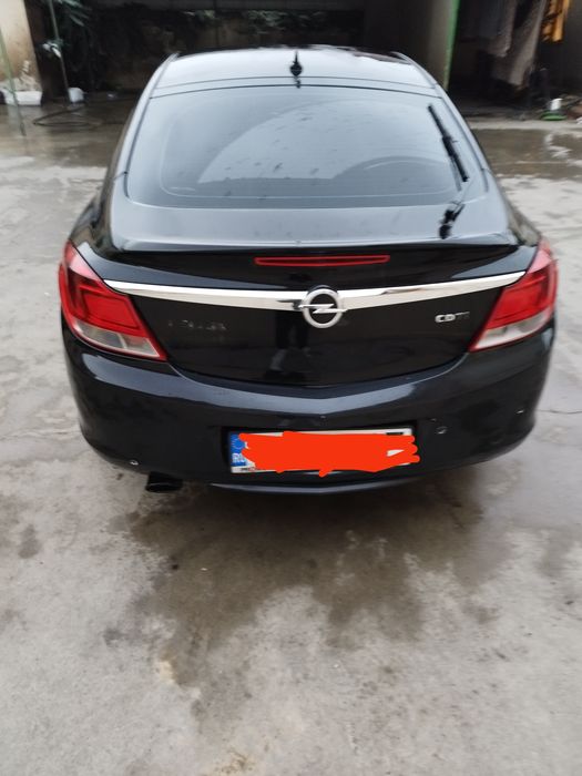 Vând Opel Insigna
