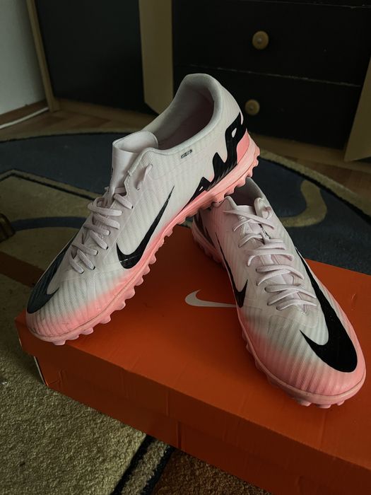 Vand Ghete Fotbal Nike Mercurial 42