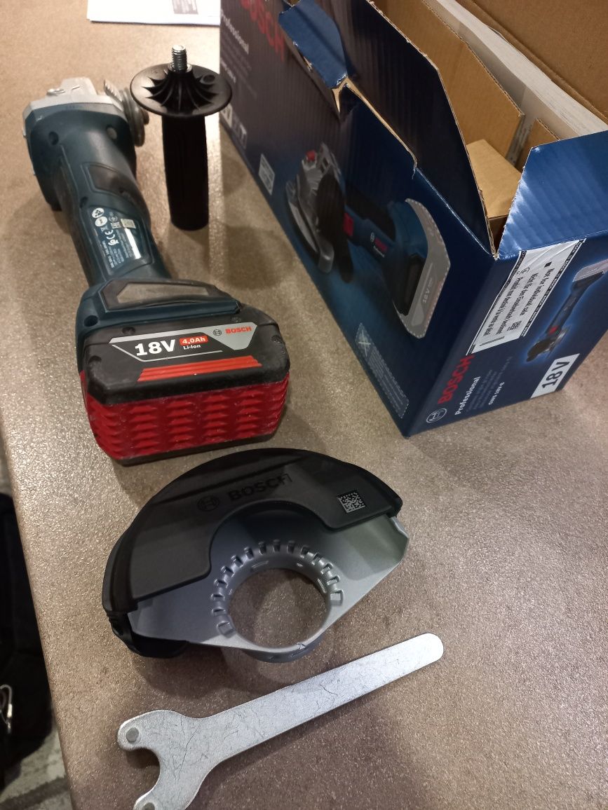 Ъглошлайф BOSCH с батерия без зарядно