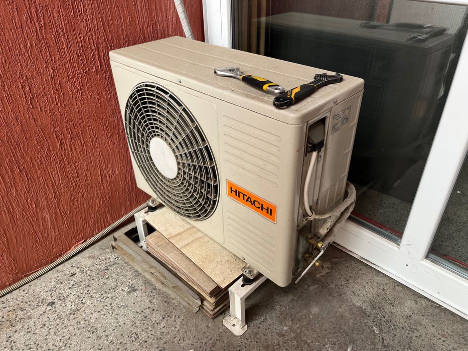 Климатик Хитачи, инверторен 12-ка