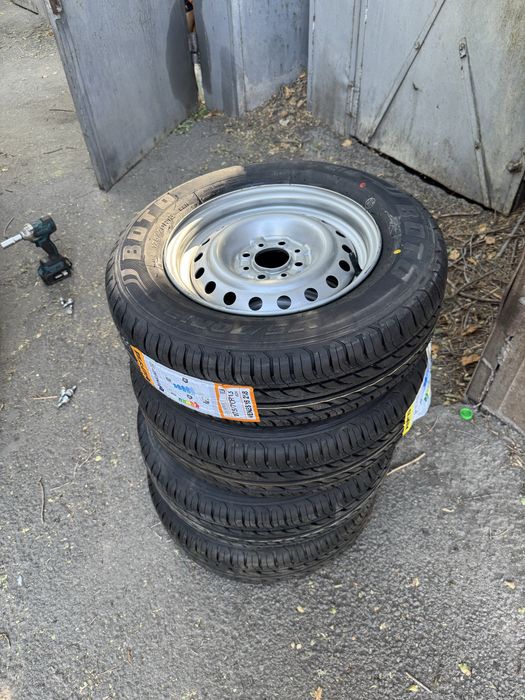 Новый комплект шин с диском R13