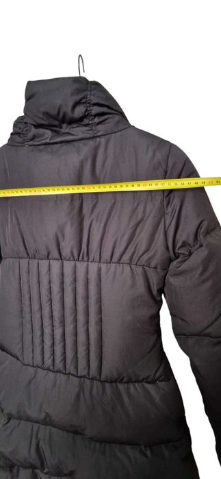 Geaca neagra matlasata cu puf si pene