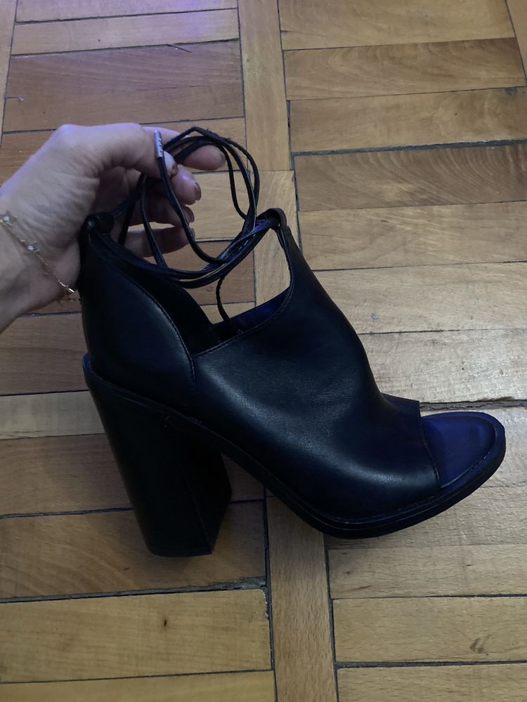 Pantofi de piele