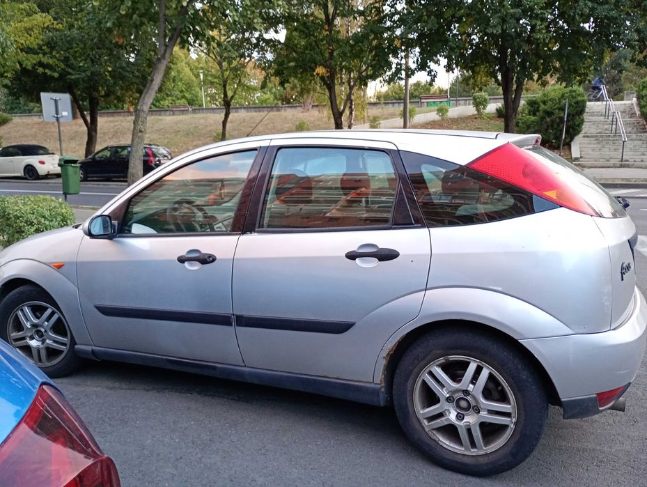Vând Ford focus benzină