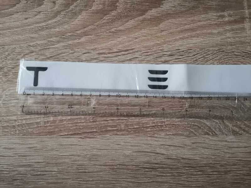 черен надпис Tesla Тесла