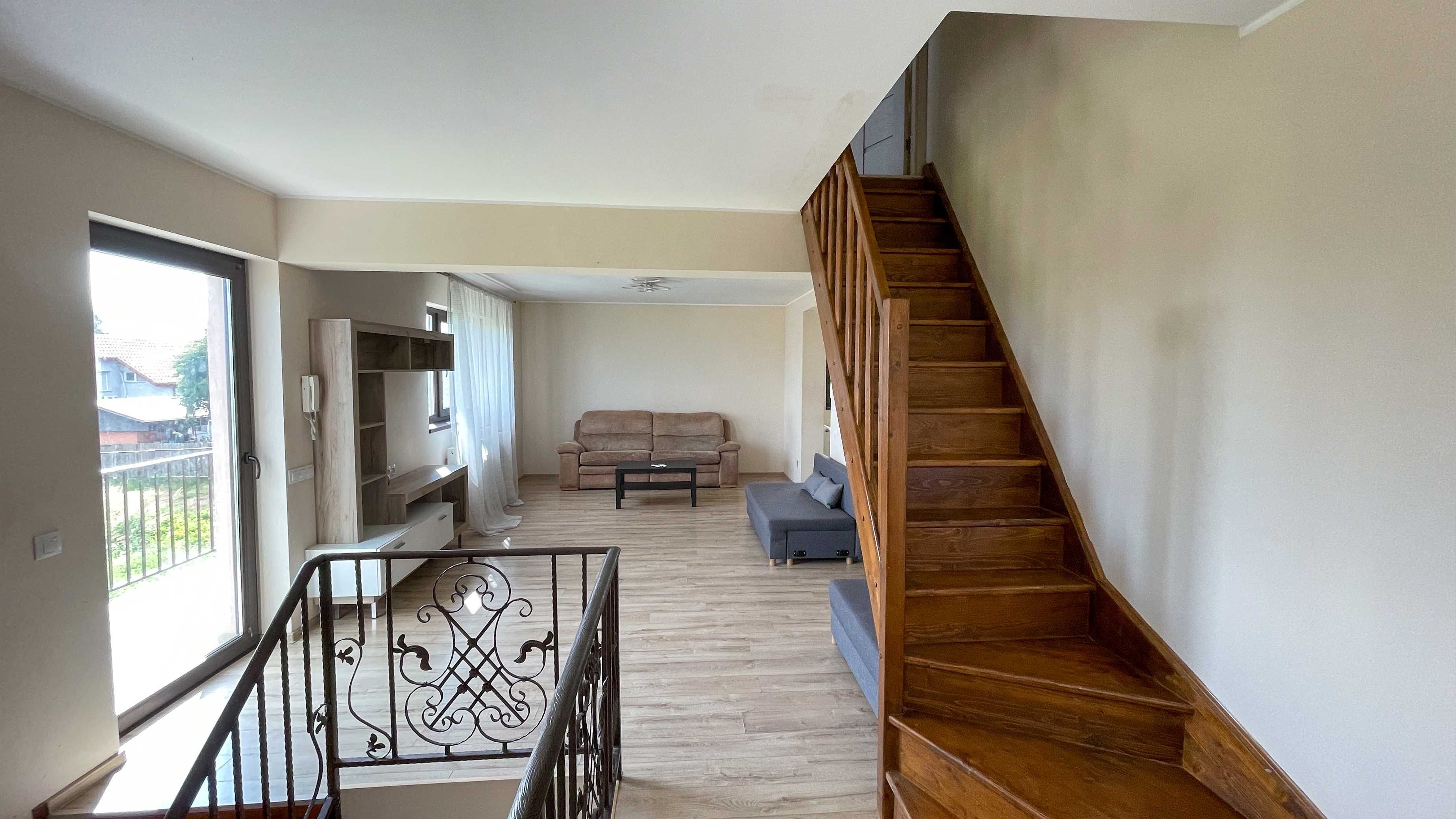 P.F. Inchiriez casa  tip duplex cu 3 camere , curte si parcare proprie