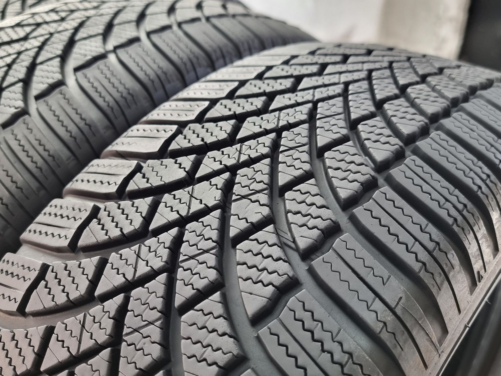"Dot 23" 225/60/18 Bridgestone 4Броя: 700лв 7.5мм